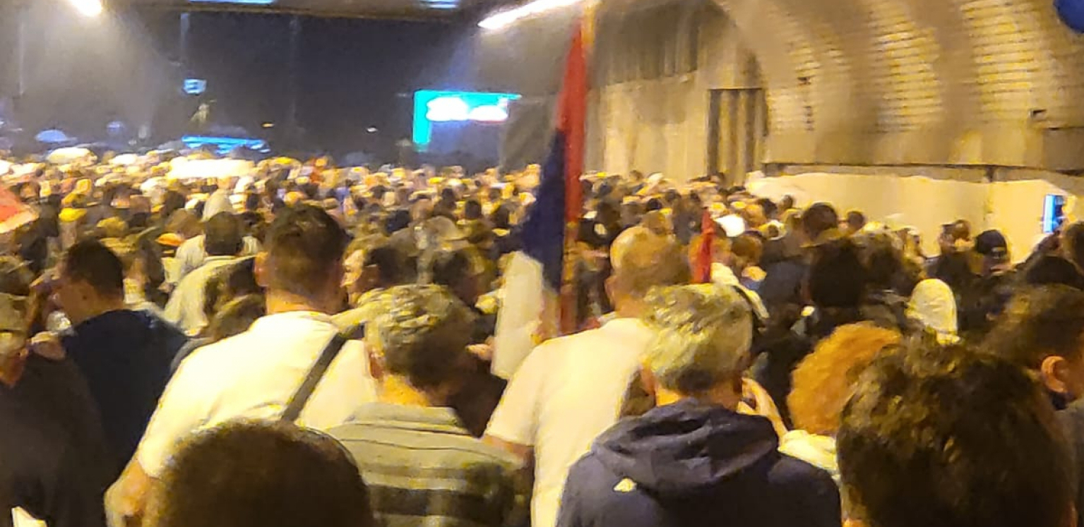 UBEDLJIVO SLIKA DANA Pogledajte krcat terazijski tunel, dok kiša lije kao iz kabla (VIDEO)