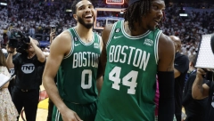 U STILU MAJKLA DŽORDANA Evo kako je Derik Vajt u poslednjim sekundama bacio na kolena Majami (VIDEO)