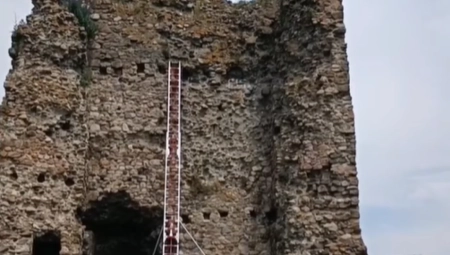 ''JA SAM BOŽJI SVEDOK, EVO ŠTA JE VERA'' Detalji drame na kuli u Kruševcu - podigao hitne službe na noge zbog Tiktoka (VIDEO)