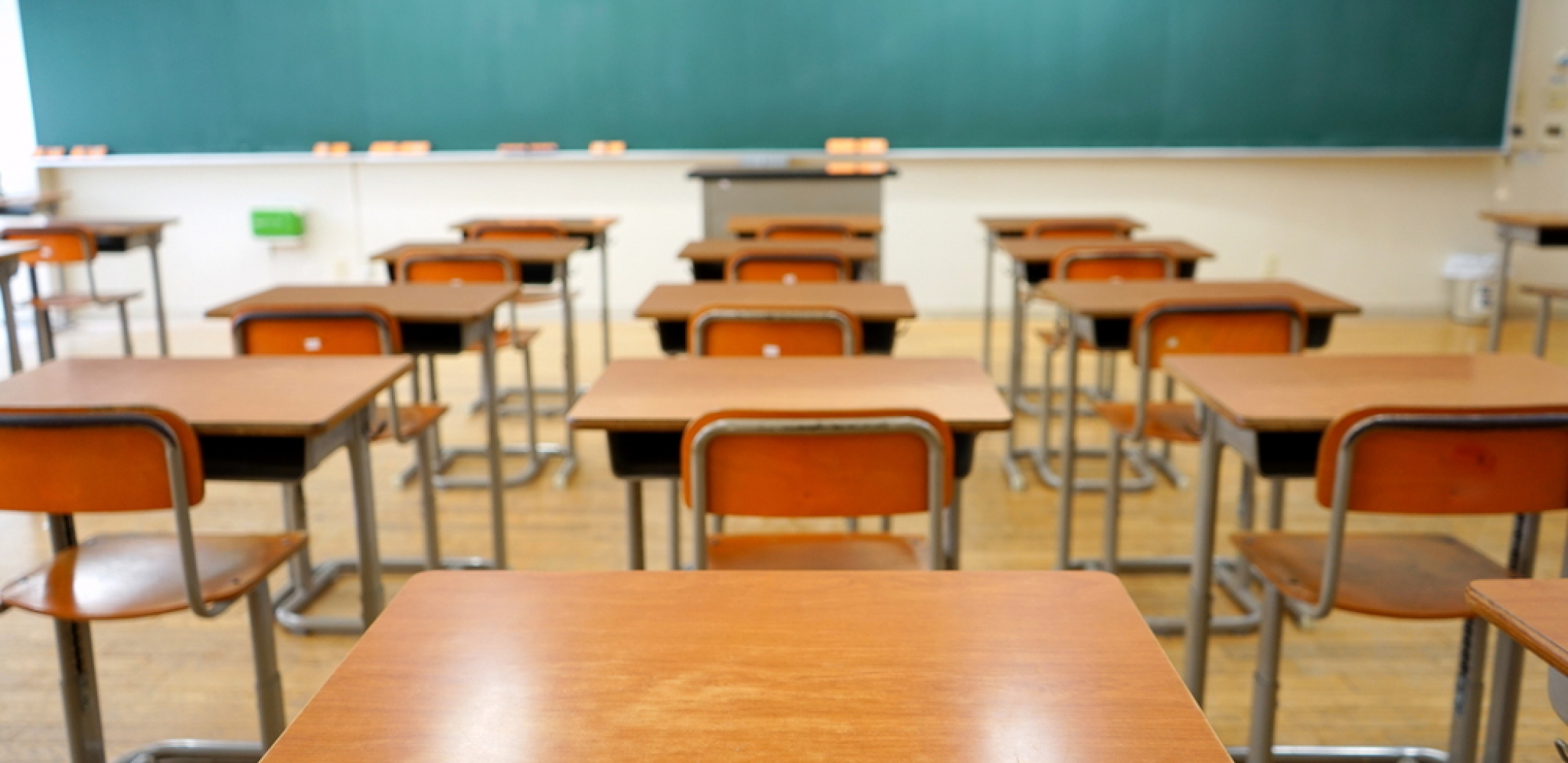 SKANDAL U JAGODINSKOJ GIMNAZIJI Snimali intimne odnose sa drugaricom, pa objavili na mrežama - dvojica tinejdžera izbačena iz škole