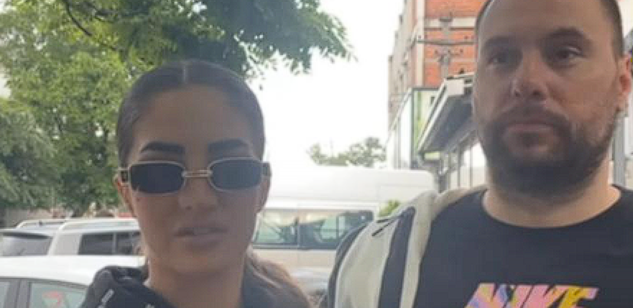 "SVOJU MAJKU NIJE VIDELA, A SA ZVEZDANOVOM SE GRLI I LJUBI" Nakon susreta Anđele i Slavice, društvene mreže su preplavljene osudama zbog ovog njenog poteza!