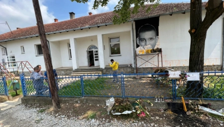 ''SVAKE VEČERI SU SEDELI TU I DRUŽILI SE, A ONDA JE NAIŠAO UROŠ I UBIO NJIH TROJE'' Oslikava se mural za Kristinu, Milana i Dalibora (FOTO)