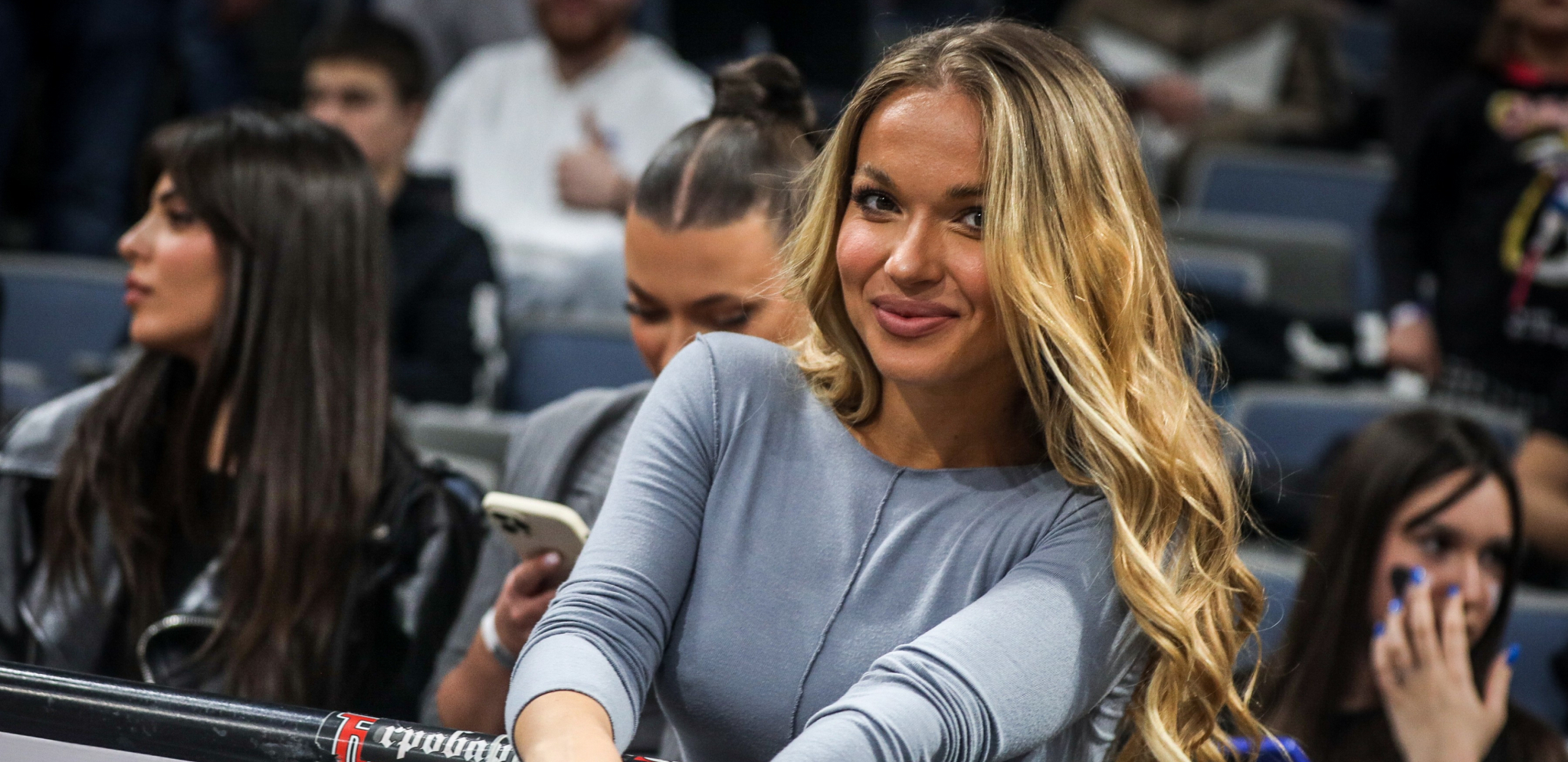 TEODORA DŽEHVEROVIĆ U VEZI SA NINOVIM KOLEGOM! Pevačica opet ljubi košarkaša!