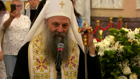 NIKAKVI OVOZEMALJSKI GEOPOLITIČKI INTERESI NISU VAŽNIJI OD ČOVEKA Snažna poruka patrijarha Porfirija sa molebana (VIDEO)