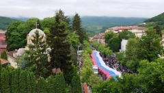 Srbi u Zvečanu razvili zastavu dugu 250 metara