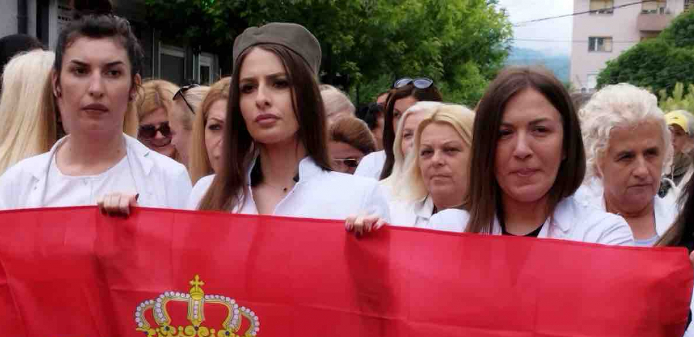 ŠAJKAČOM PROTIV KURTIJEVIH NASILNIKA Mirno lice protesta Srba u Zvečanu (FOTO)