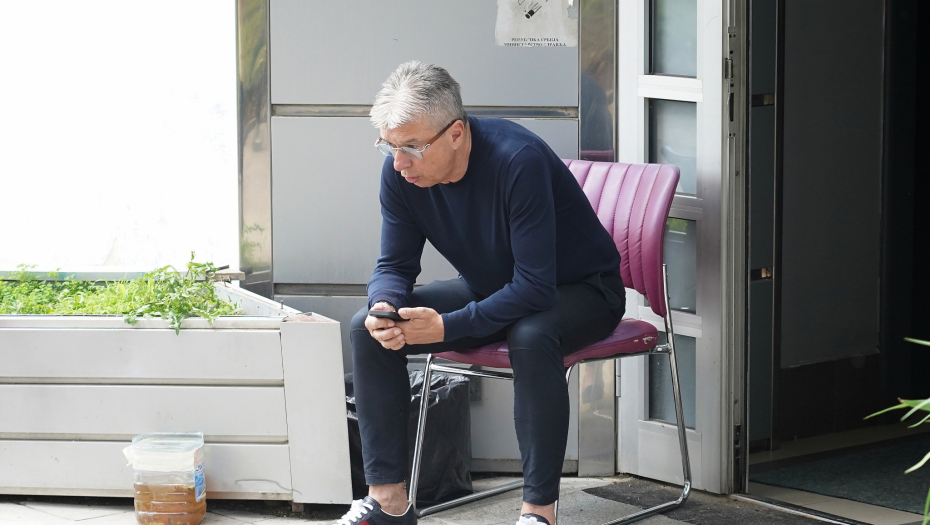 "SAŠA JE UVEK BIO BORAC, NE ZNAM O ČEMU SE RADI..." Poznati pevač progovorio o zdravstvenom stanju Popovića