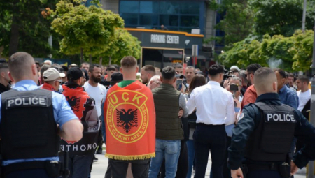 ALBANCI VEĆ SPAKOVALI KOFERE Sprema se veliki egzodus sa KiM, firme masovno prijavljuju otkaze