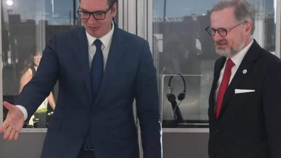 VUČIĆ RAZGOVARAO SA PREMIJEROM ČEŠKE Zahvalan sam na podršci koju pruža Srbiji na putu EU integracija