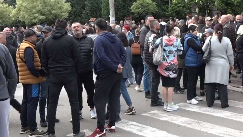 RUŠI SE KURTIJEVA LISTA ZA ODSTREL Srbi ne odustaju od svojih zahteva, najmasovniji skup do sada (FOTO/VIDEO)