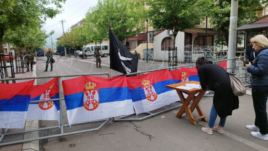 NE ODUSTAJU OD SVOJIH PRAVA Srbi šesti dan protestuju Zvečanu