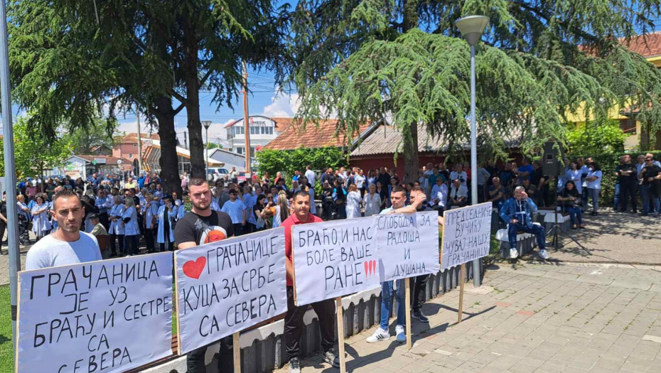 GRAČANICA JE UZ BRAĆU I SESTRE SA SEVERA: I NAS BOLE VAŠE RANE! Snažne poruke sa skupa podrške Srbima na severu Kosova i Metohije (FOTO)