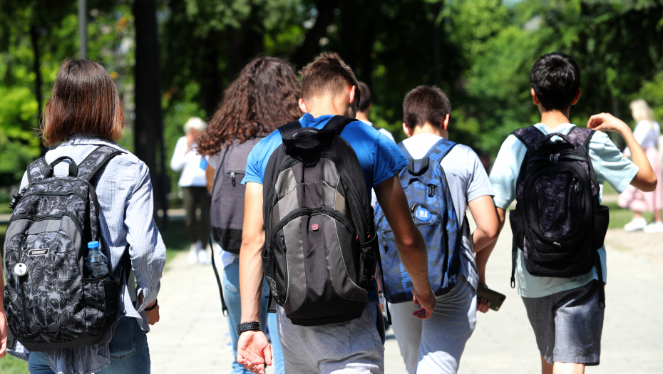 MINISTARSTVO PROSVETE SE OGLASILO POVODOM OPTUŽBI NA RAČUN NASTAVNICE SREDNJE ŠKOLE "NADA DIMIĆ"! Roditelji zabrinuti, zvali inspekciju!