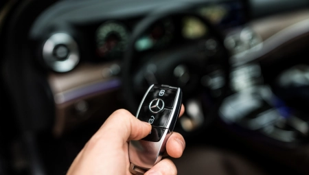 IZGLEDA SMEŠNO, ALI RADI POSAO Evo zašto neki vozači ključ od auta drži umotan u aluminijumsku foliju