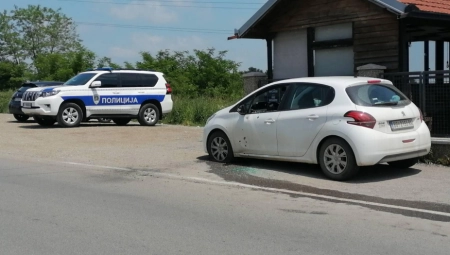 ZASTRAŠIVANJE Ispred restorana na Zvezdari u Beogradu juče ujutru odjeknula eksplozija