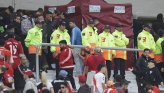 UŽASNE SCENE NA STADIONU Navijač River Plejta pao sa tribine i poginuo (VIDEO)
