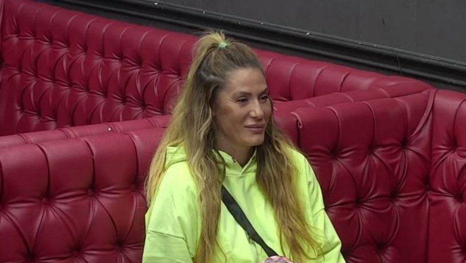 STIGLA PODRŠKA ANE ĆURČIĆ Majka, Aca Bulić i Milena Kačavenda došli u pratnji obezbeđenja na nastavak superfinala! (VIDEO)