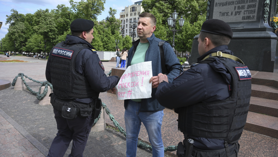 BEZ TOLERANCIJE U RUSIJI ZA PRESTUPE Uhapšeno preko 100 ljudi jer su slavili rođendan Navaljanog