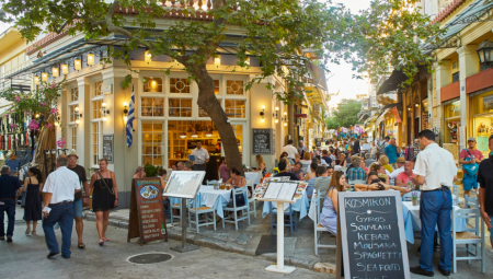 "NAJBOLJE DA SE ZATVORIMO U ČETIRI ZIDA" Muškarac pobesneo zbog DECE u restoranu, na društvenim mrežama nastao pravi HAOS