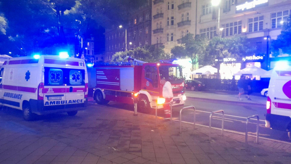 HOROR U CENTRU GRADA! Čovek se zapalio na Trgu, polio se benzinom