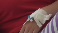 ŽENA IZ ĐAKOVICE UMRLA POSLE VAĐENJA ZUBA Samo je pala u dvorištu, uhapšen zubar i njegova sestra