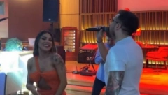 VOLKOV PEVA SANDRI NA UVO! Pevačica ne skida osmeh sa lica, a imali su posebni razlog za slavlje