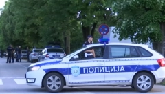 DELOVI AUTA RASUTI PO ASFALTU Stravičan udes kod Surčina, blokiran put za Jakovo (FOTO)