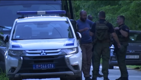 MUŠKARAC KOJI JE KOLIMA UDARIO ŽENU I BEBU  U BEKSTVU Novi detalji horora kod Autokomande