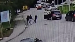 UZNEMIRUJUĆI VIDEO: Likvidacija škaljarca u Sokocu - smrtno pogođen uspeo da rani napadača