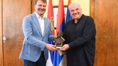 Mirović uručio Nagradu „Mihajlo Pupin“ operskom pevaču Željku Lučiću
