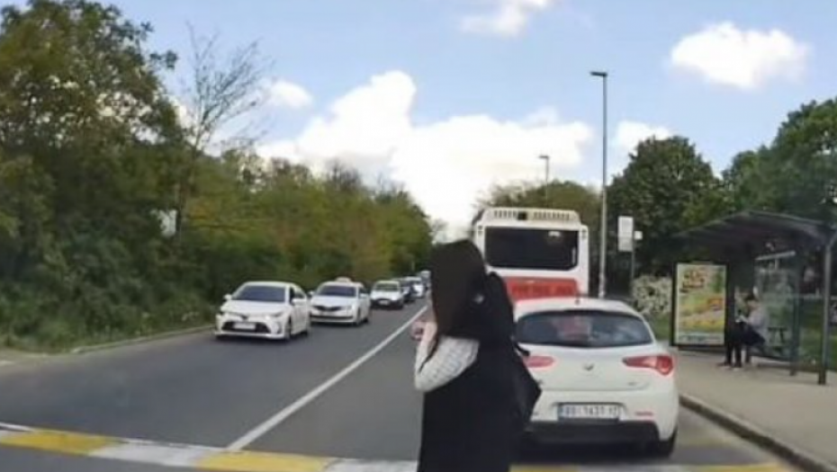 Krivična prijava protiv vozača autobusa GSP koji je udario devojku na pešačkom prelazu