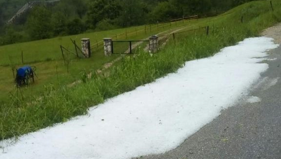 SA NEBA LEDENICE TUKLE DUŽE OD 20 MINUTA Jak grad "razlupao" nekoliko sela kod Nove Varoši (FOTO/VIDEO)
