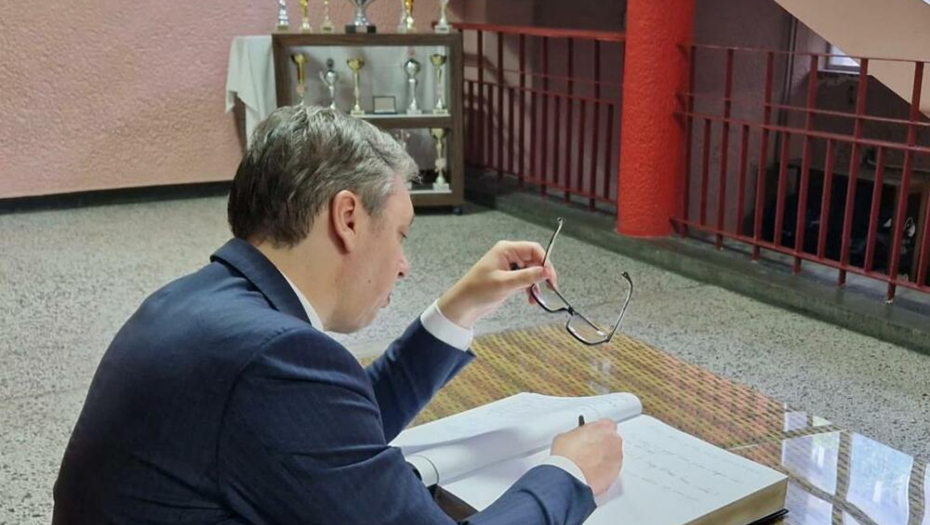 VUČIĆ JE BIO U RIBNIKARU Laži pale u vodu, evo dokaza (FOTO)