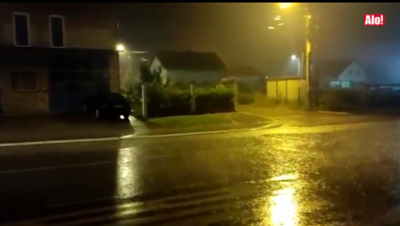 SNAŽNO NEVREME POGODILO BEOGRAD! Strašna grmljavina i pljuskovi (VIDEO)