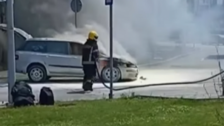 GORI "FIAT" NA BENZINSKOJ PUMPI U MIRIJEVU Vatrogasci na terenu, gusti dim kulja iz vozila (VIDEO)