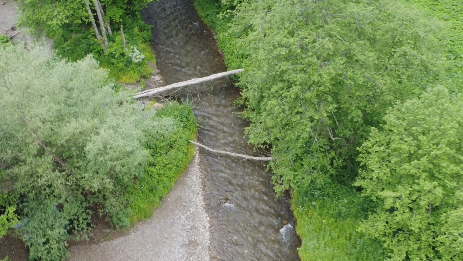 REKA ODNELA MOST, DRAMATIČNE SLIKE IZ IVANJICE Nabujala voda napravila haos, meštani na mukama (FOTO)
