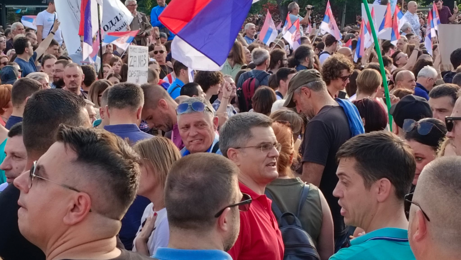 SARAJEVO, ZAGREB I PRIŠTINA PRIŽELJKUJU KRV U BEOGRADU Deo opozicije za danas najavio odluku o taktici za novi protest