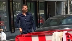 LAGANEZE Savo Manojlović stigao na protest u skupocenom automobilu (VIDEO)