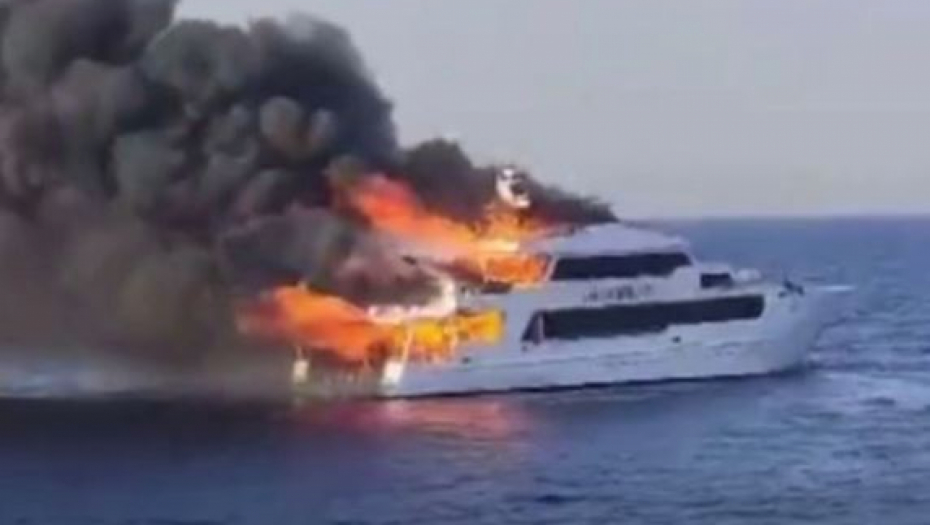 DRAMA U EGIPTU Gori brod sa turistima, u toku akcija spasavanja