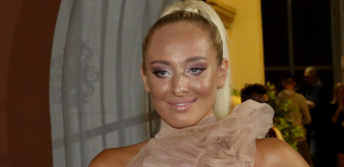 IZBACILA TRUDNIČKI STOMAK Luna Đogani u bikiniju pokazala kako izgleda u poodmakloj trudnoći (FOTO)