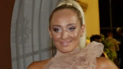 IZBACILA TRUDNIČKI STOMAK Luna Đogani u bikiniju pokazala kako izgleda u poodmakloj trudnoći (FOTO)