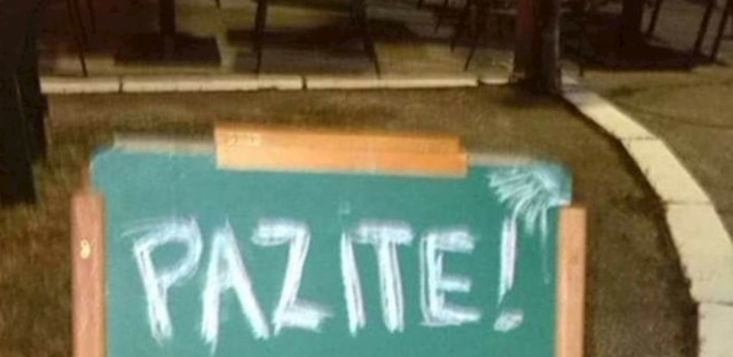 UMESTO JELOVNIKA, UPOZORENJE Neobično obaveštenje na tabli kafića je hit u regionu, videćete zašto