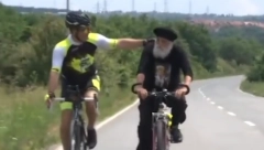 "SRBIJA SAGAPO" Grk (78) biciklom prešao put od Soluna do groba patrijarha Pavla