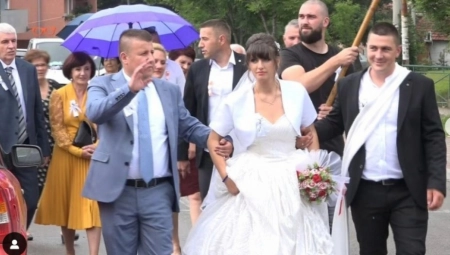 Albanka se u pravoslavnoj crkvi zaklela na vernost Srbinu: Srećna sam što se vraćam u veru predaka