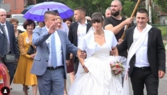 Albanka se u pravoslavnoj crkvi zaklela na vernost Srbinu: Srećna sam što se vraćam u veru predaka