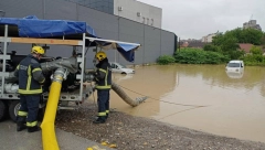 POPLAVE U SRBIJI Vanredno u 56 gradova i opština: Pokrenuta klizišta i odroni: Evakuisano više od 300 ljudi