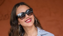 ELEGANTAN PRSLUK JE U MODI Džesika Alba je izgledala savršeno u njemu, zapalila mreže ovim slikama