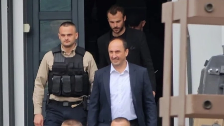 NAJUREN Evo kako su Srbi "ispratili" Kurtijevog provokatora (FOTO/VIDEO)