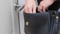 VELIČINA TORBE OTKRIVA MNOGO O VAMA Srećne žene nose ovaj oblik