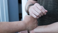 UHAPŠEN POZNATI LOPOV: Osumnjičen da je iz kuće ukrao veću sumu novca i pištolj!